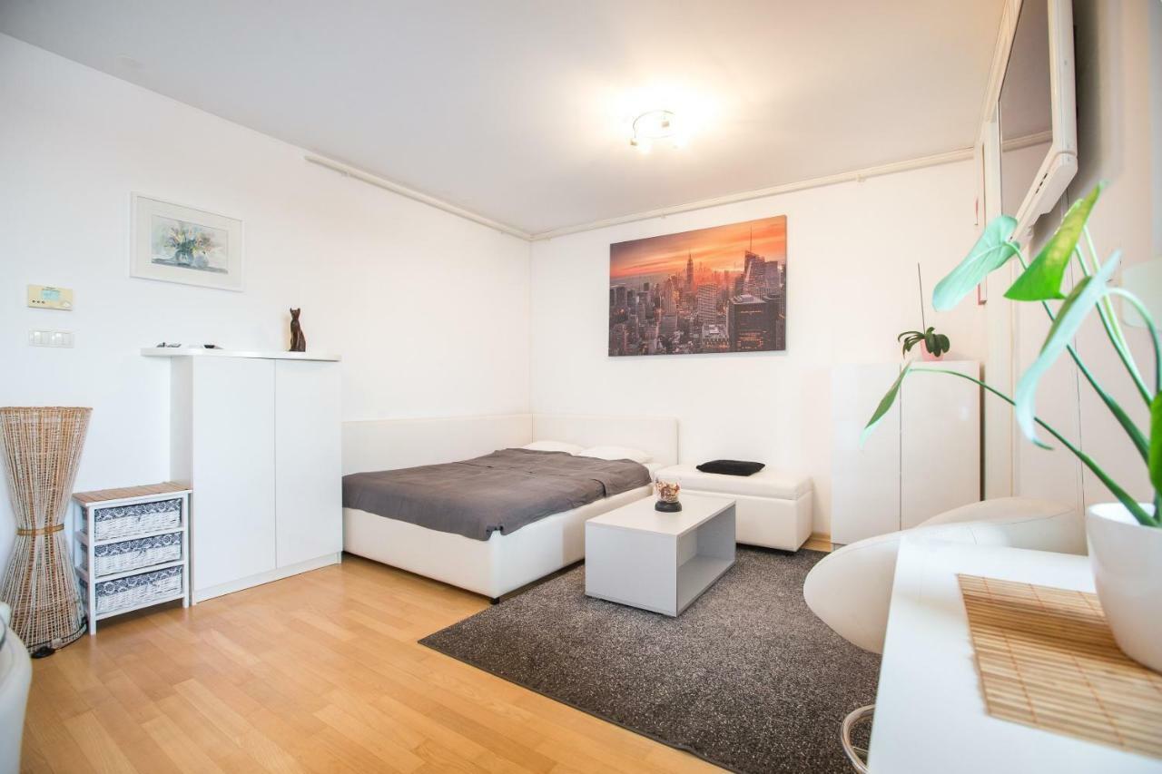 Cozy & Modern Studio With Balcony Zagreb Luaran gambar